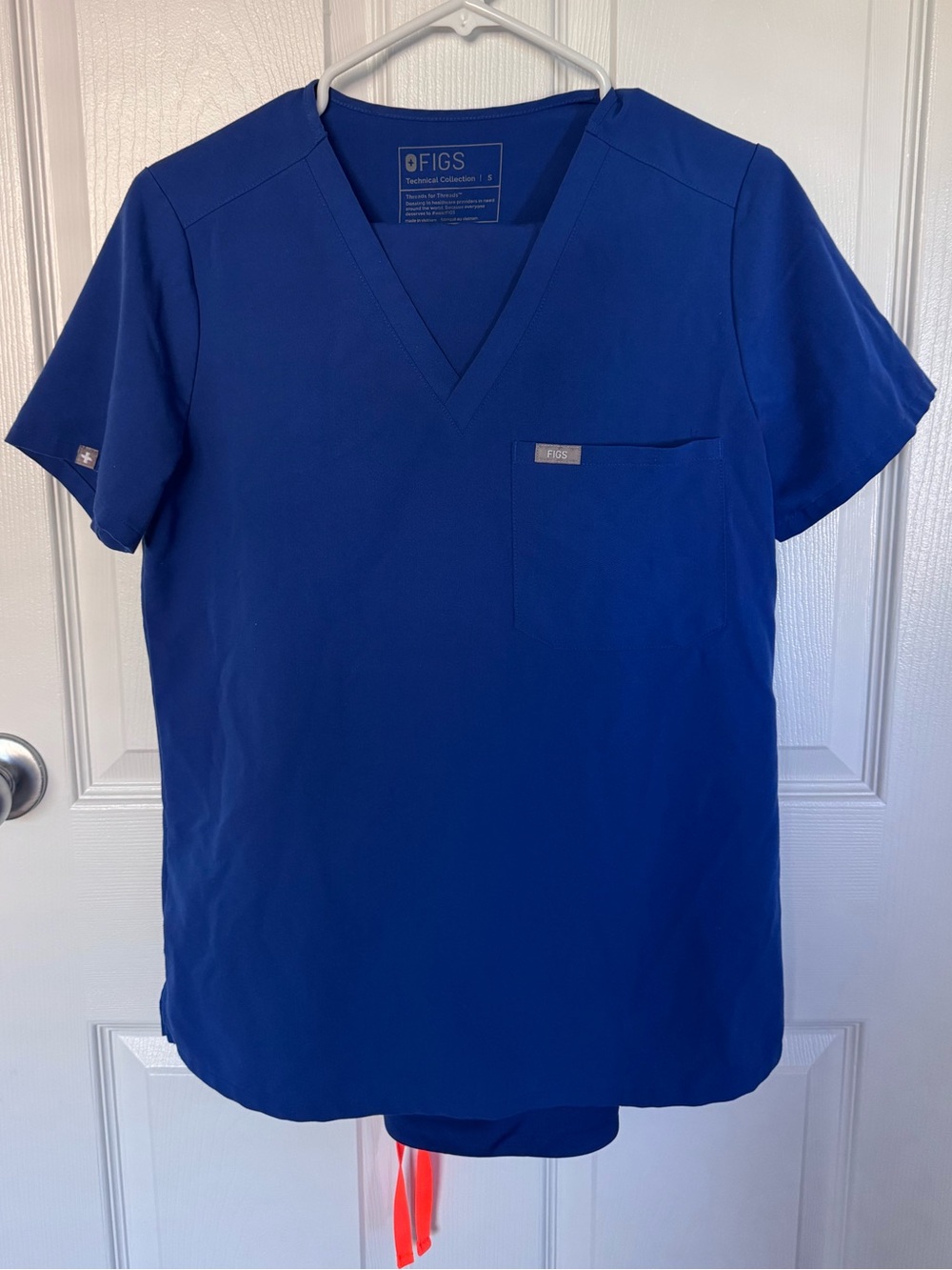 FIGS women’s scrub set